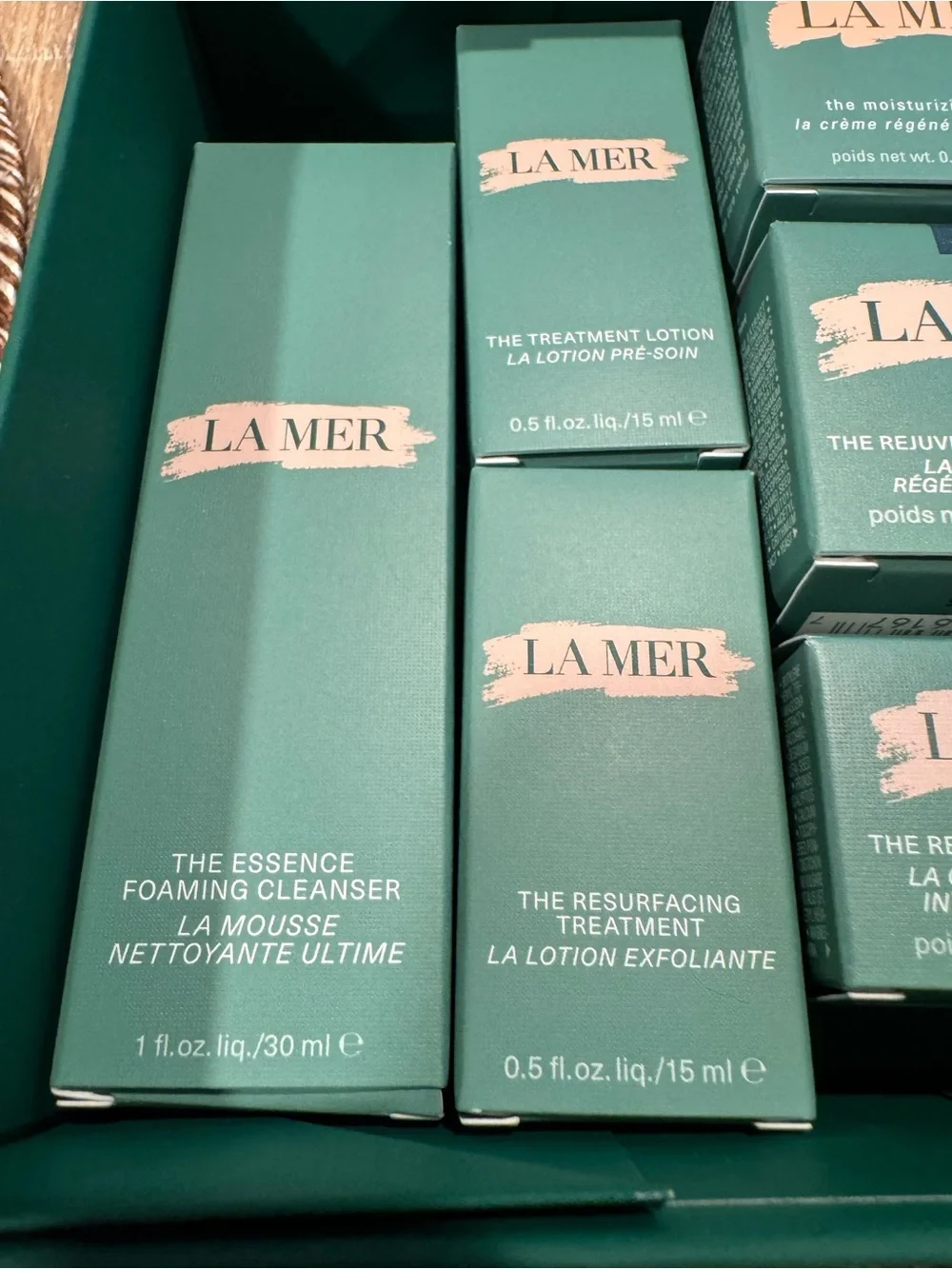 La Mer Skincare Collection in Teal and White
